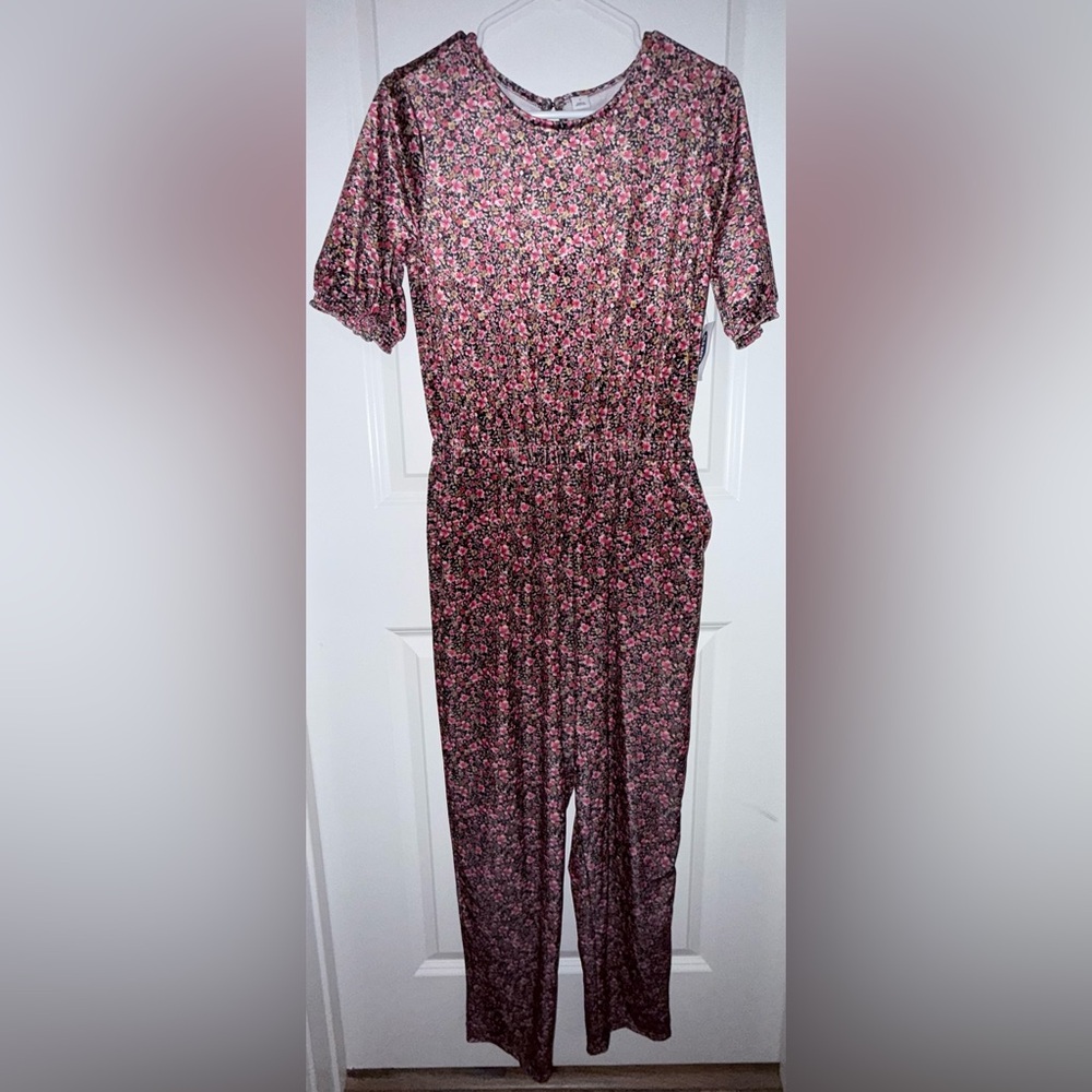 Old Navy Jumpsuit
Size S
Floral print